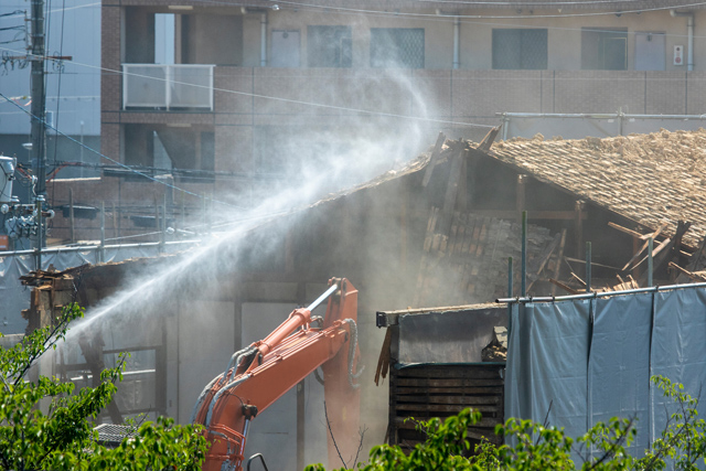 解体工事の粉塵トラブルは避けられる？粉塵トラブルを防止する方法も紹介！